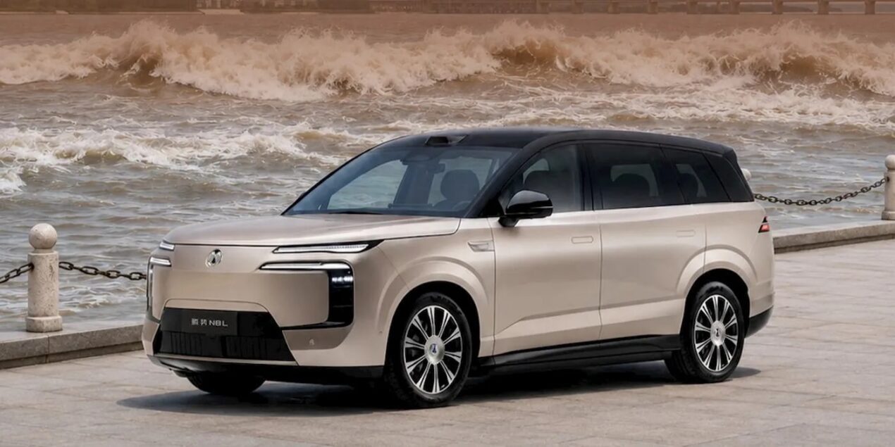 BYD lancia la versione elettrica del Denza N8L, con quasi 1.000 km di autonomia e ricarica in 9 minuti