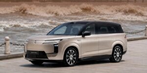 BYD lancia la versione elettrica del Denza N8L, con quasi 1.000 km di autonomia e ricarica in 9 minuti 1