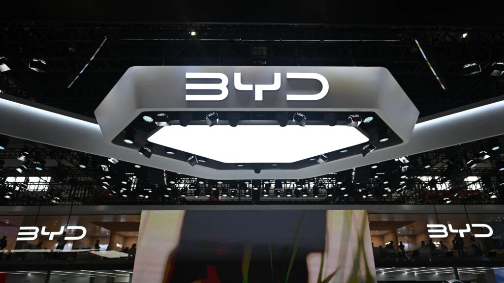 BYD logo hero