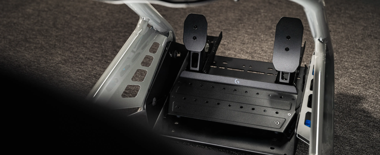 Alla LogiPLAY 2026 debuttano anche le nuove periferiche per il sim racing e Logitech Yeti 2 11
