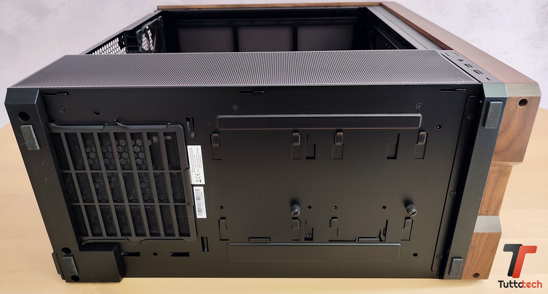 Recensione Lian Li Lancool 217: airflow ottimizzato al meglio e un design che non rinuncia alla praticità 13
