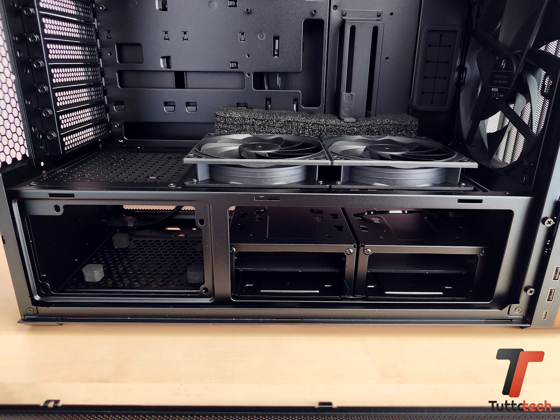 Recensione Lian Li Lancool 217: airflow ottimizzato al meglio e un design che non rinuncia alla praticità 22