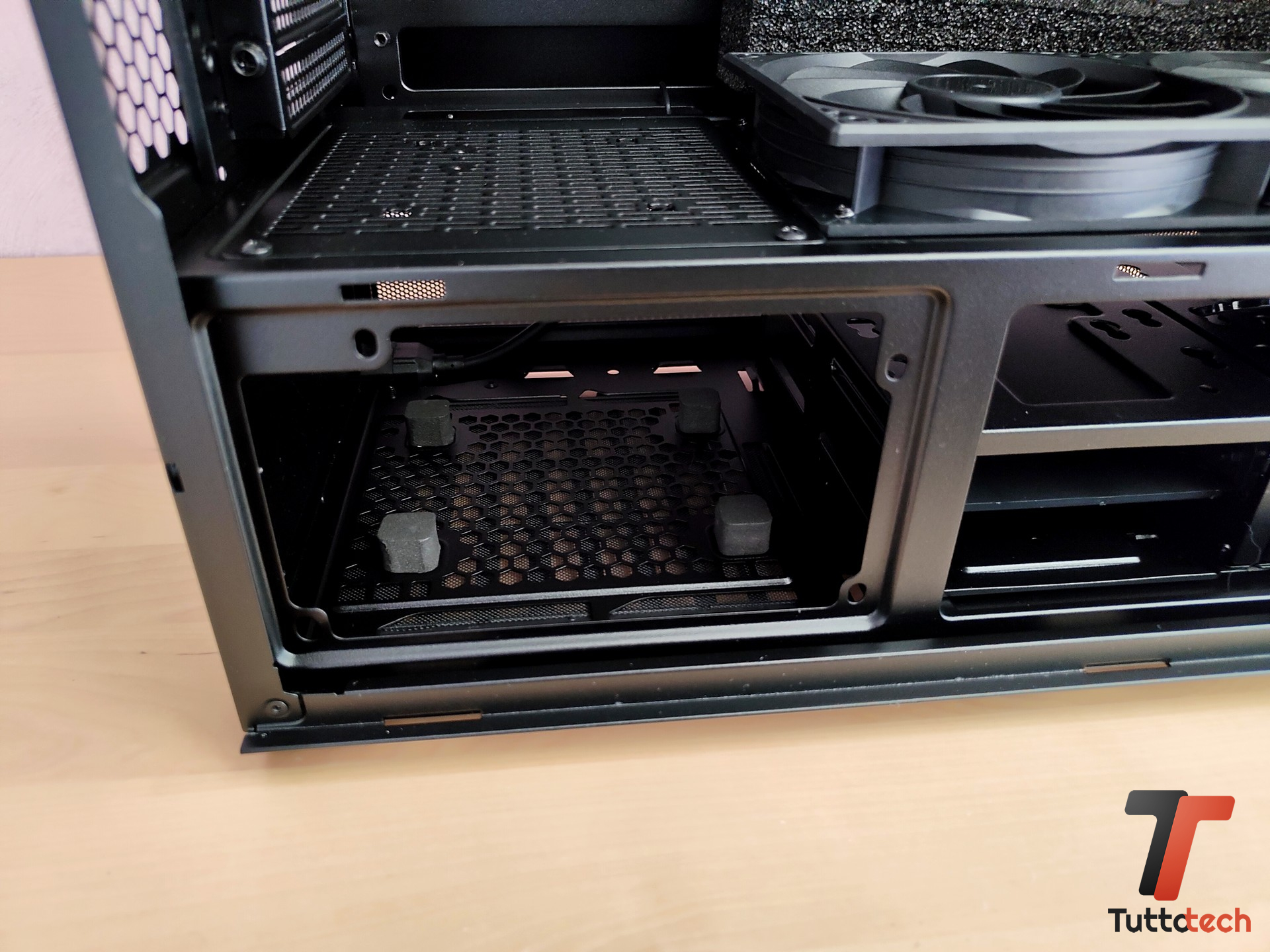 Recensione Lian Li Lancool 217: airflow ottimizzato al meglio e un design che non rinuncia alla praticità 20