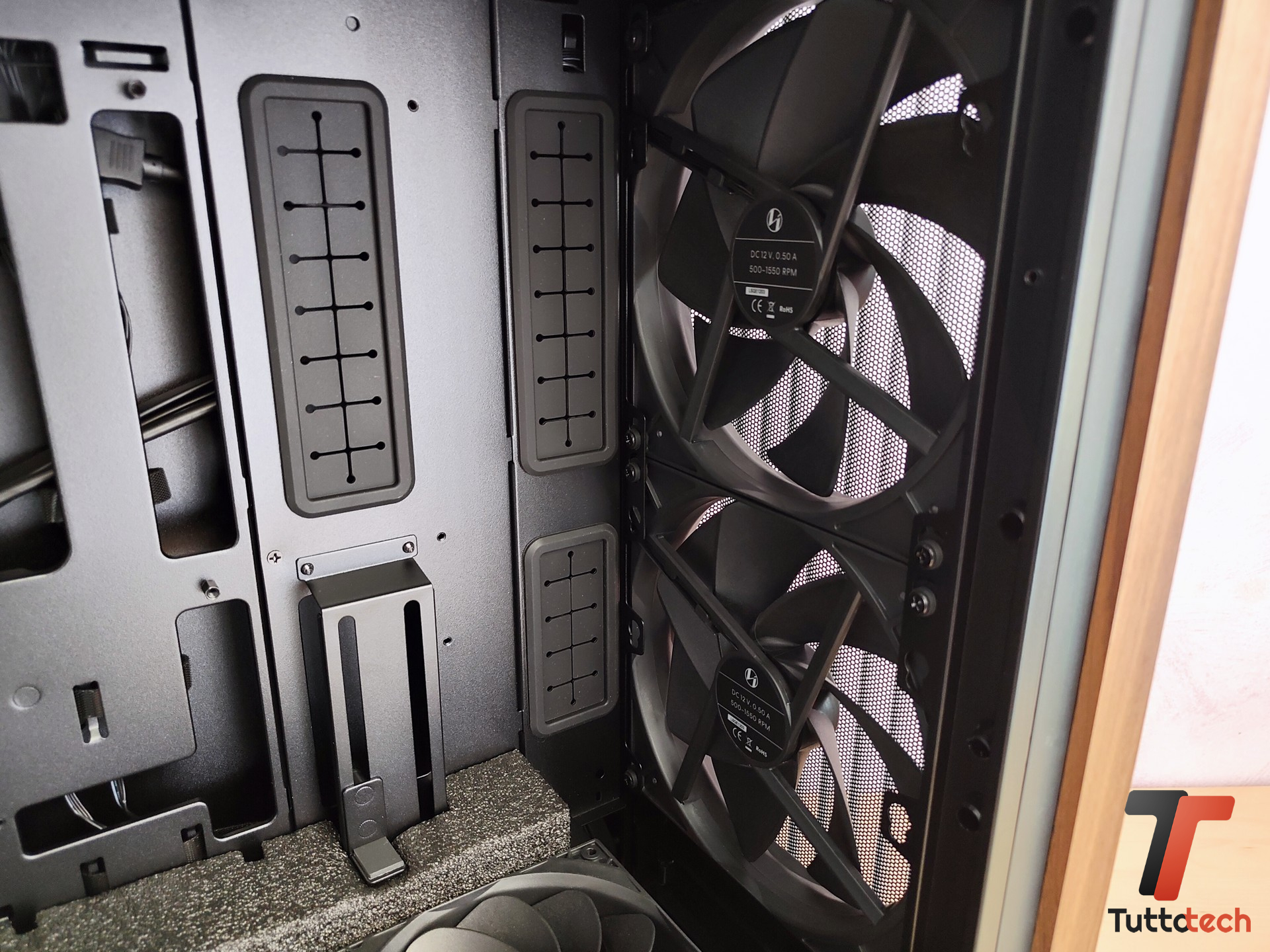 Recensione Lian Li Lancool 217: airflow ottimizzato al meglio e un design che non rinuncia alla praticità 10