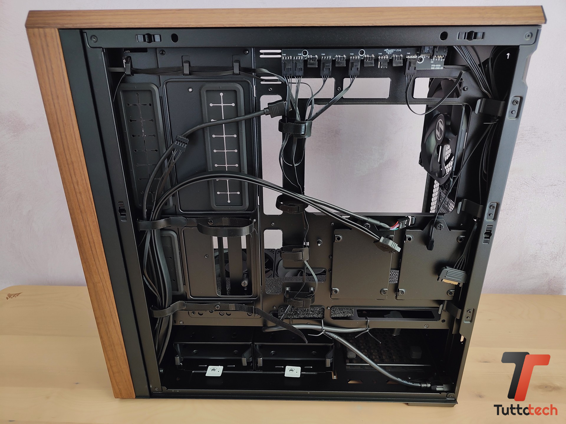 Recensione Lian Li Lancool 217: airflow ottimizzato al meglio e un design che non rinuncia alla praticità 23