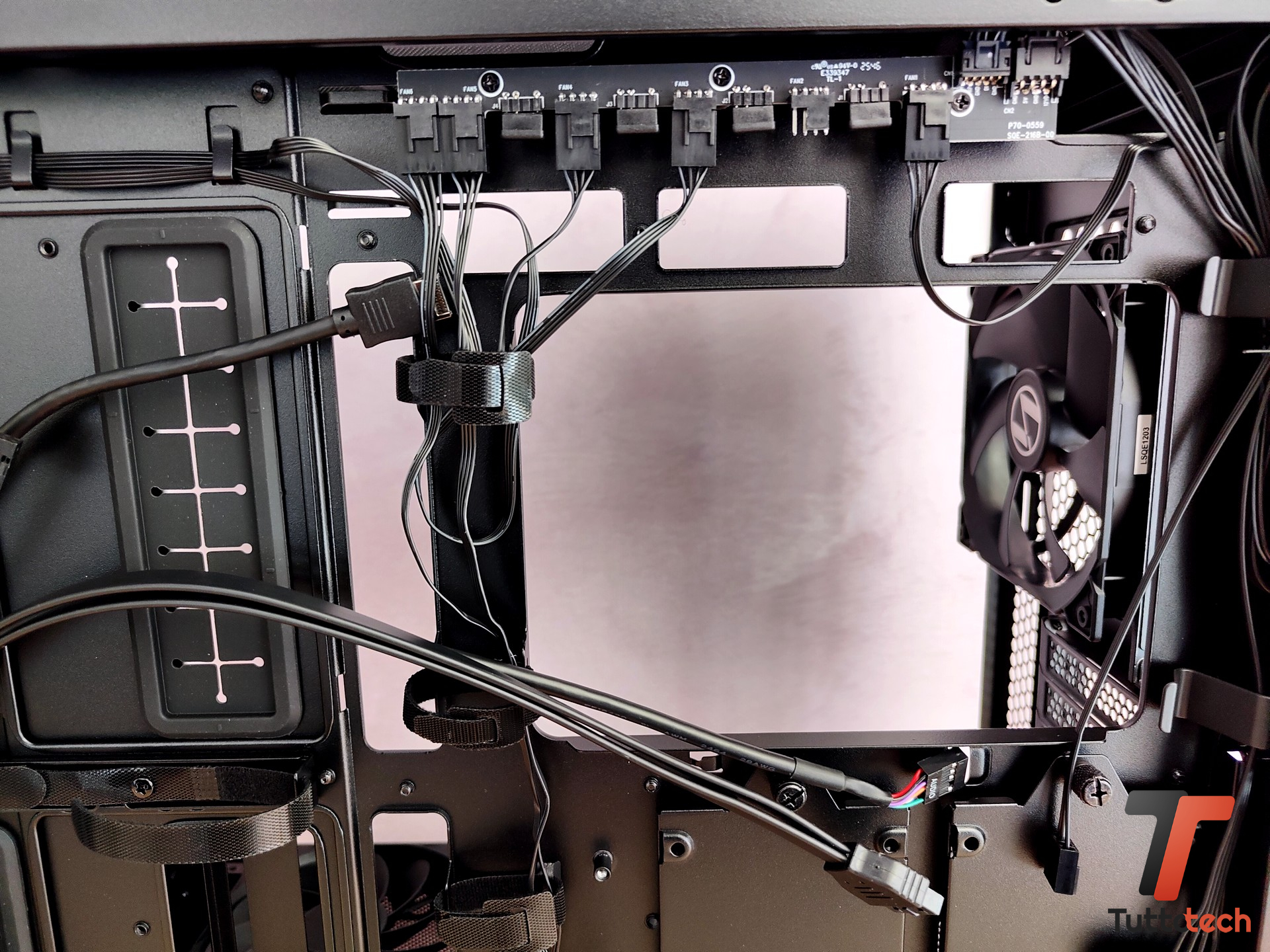 Recensione Lian Li Lancool 217: airflow ottimizzato al meglio e un design che non rinuncia alla praticità 27