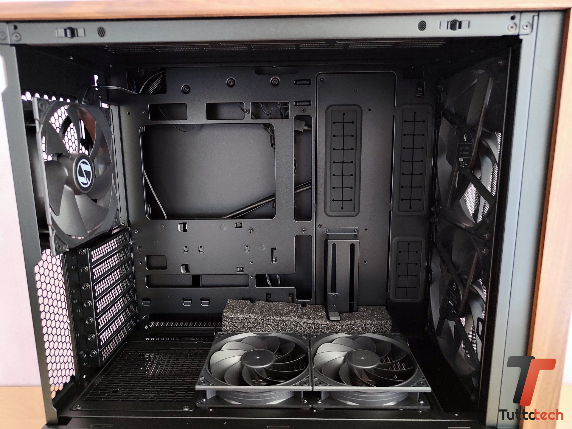 Recensione Lian Li Lancool 217: airflow ottimizzato al meglio e un design che non rinuncia alla praticità 8