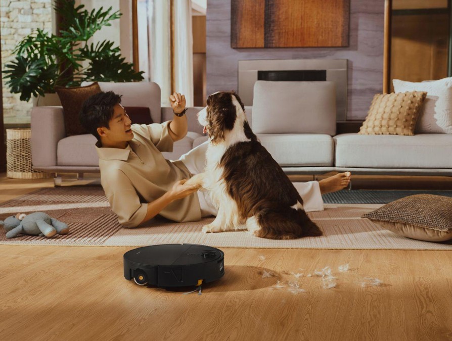 Roborock Saros 20 Flow Complete arriva in Italia a 1.299 euro: 36.000 Pa e rullo lavapavimenti 2