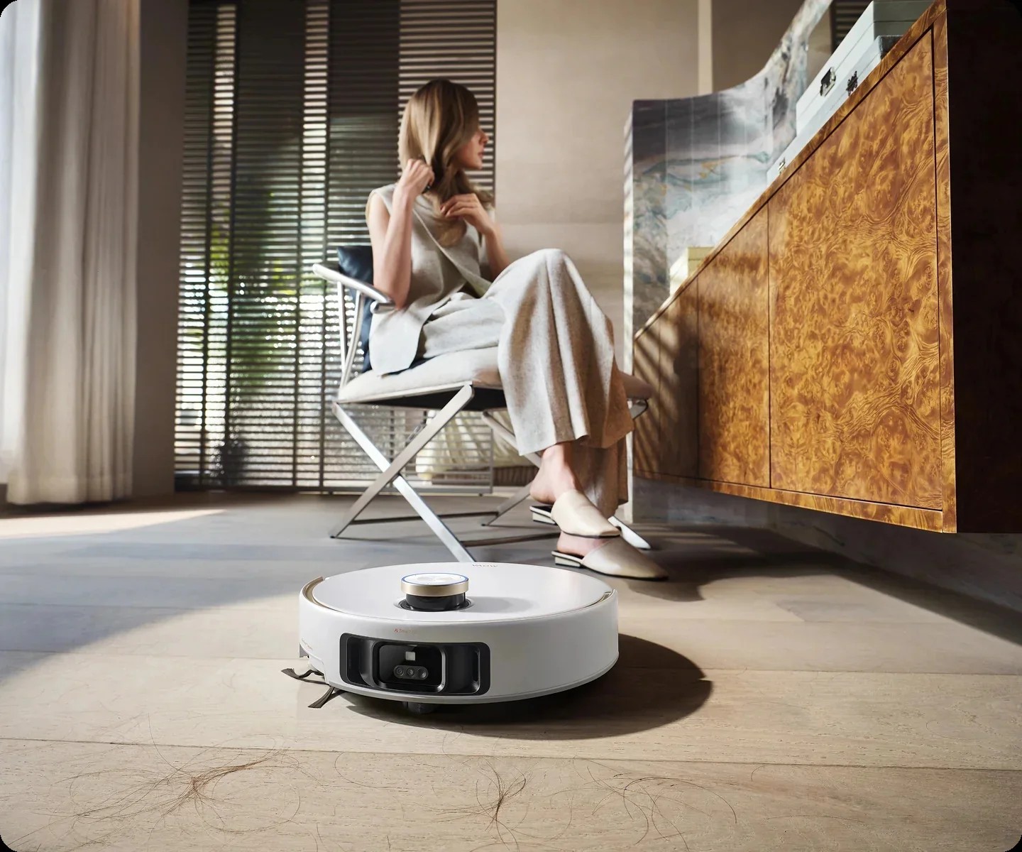 Tradito, spia la moglie col robot aspirapolvere: vince la causa ma finisce in carcere 1