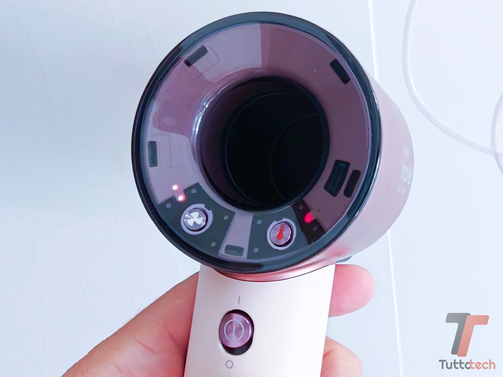 Recensione Dyson Supersonic Travel: il fon più desiderato ora entra (davvero) in valigia 4
