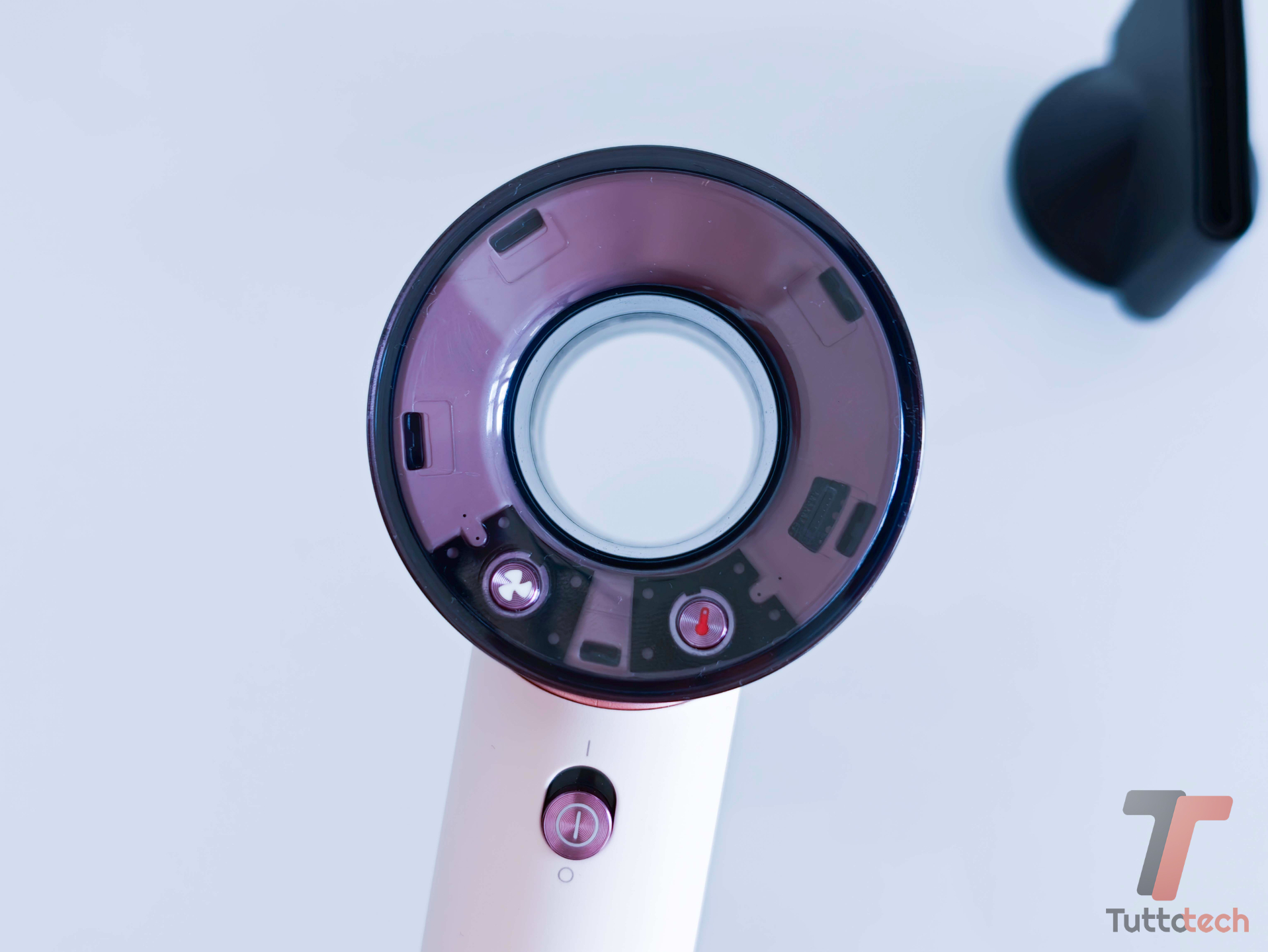 Recensione Dyson Supersonic Travel: il fon più desiderato ora entra (davvero) in valigia 3