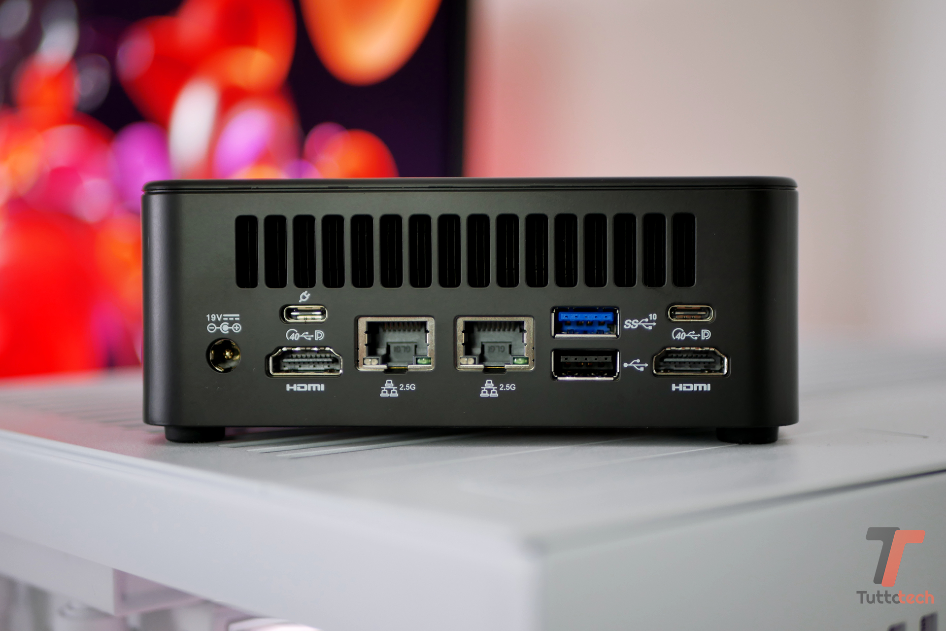Connettività e porte posteriori del GEEKOM IT13 Max