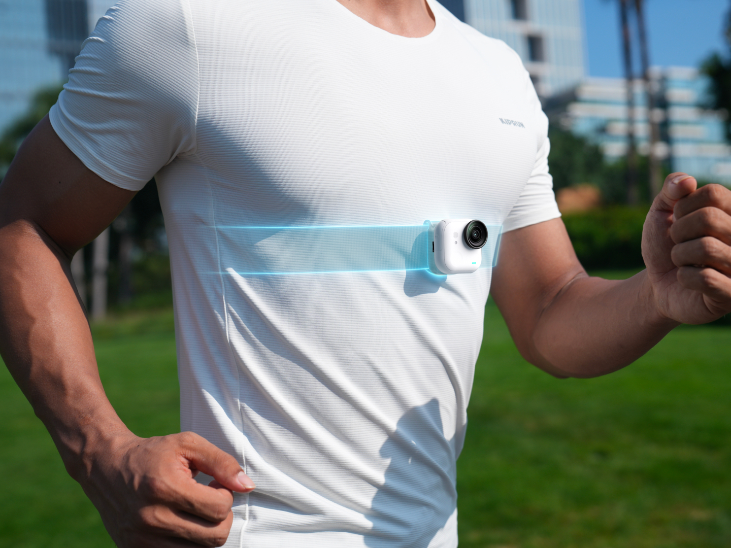 Insta360 GO Ultra si veste da pilota: arrivano lenti e supporti pensati per moto e bici 3