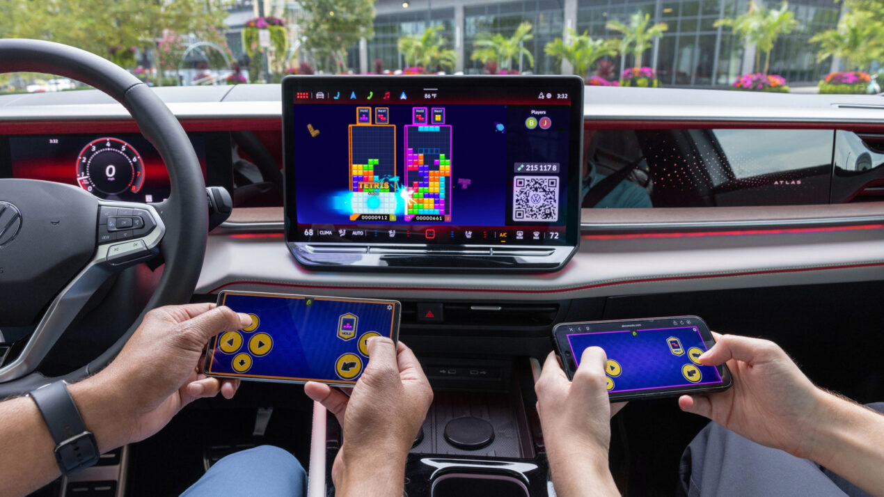 Volkswagen porta Tetris e PAC-MAN in auto: dal 2027 il gaming arriva a bordo