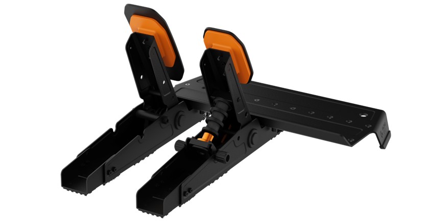 Alla LogiPLAY 2026 debuttano anche le nuove periferiche per il sim racing e Logitech Yeti 2 14
