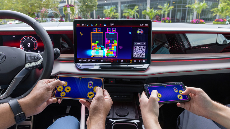 Volkswagen porta Tetris e PAC-MAN in auto: dal 2027 il gaming arriva a bordo 1