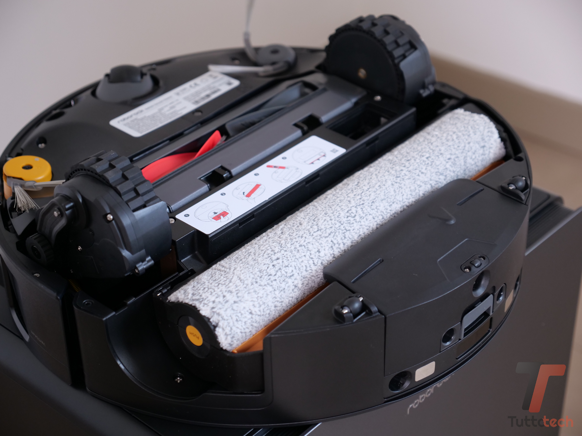 Recensione Roborock Saros 20 Flow: la famiglia si espande, fascia alta con mop a rullo 5