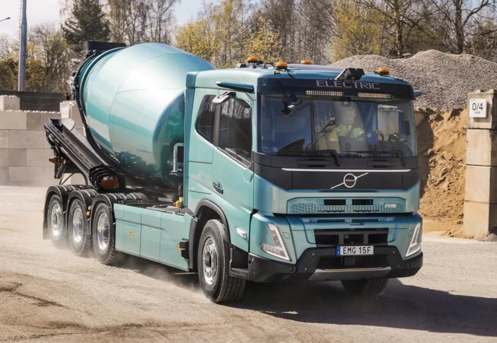 Volvo avvia la produzione in serie dei camion elettrici: 700 km di autonomia 1