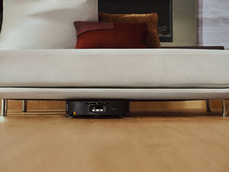 Roborock Saros 20 Flow Complete arriva in Italia a 1.299 euro: 36.000 Pa e rullo lavapavimenti 1