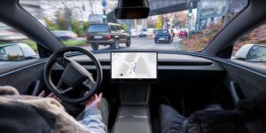 Tesla Assisted Driving: addio Full Self Driving in Europa, voto Ue a dicembre 6