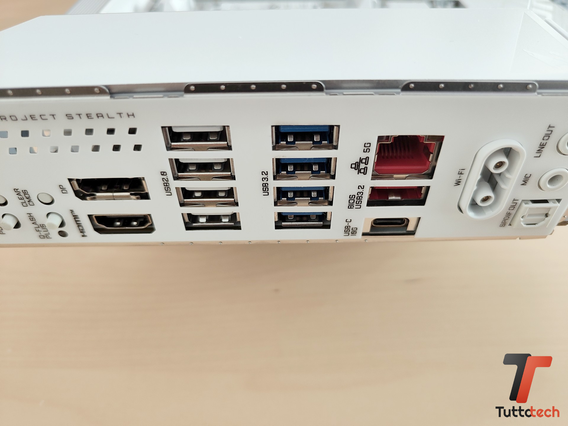 GIGABYTE B850M AORUS STEALTH ICE-tt-16