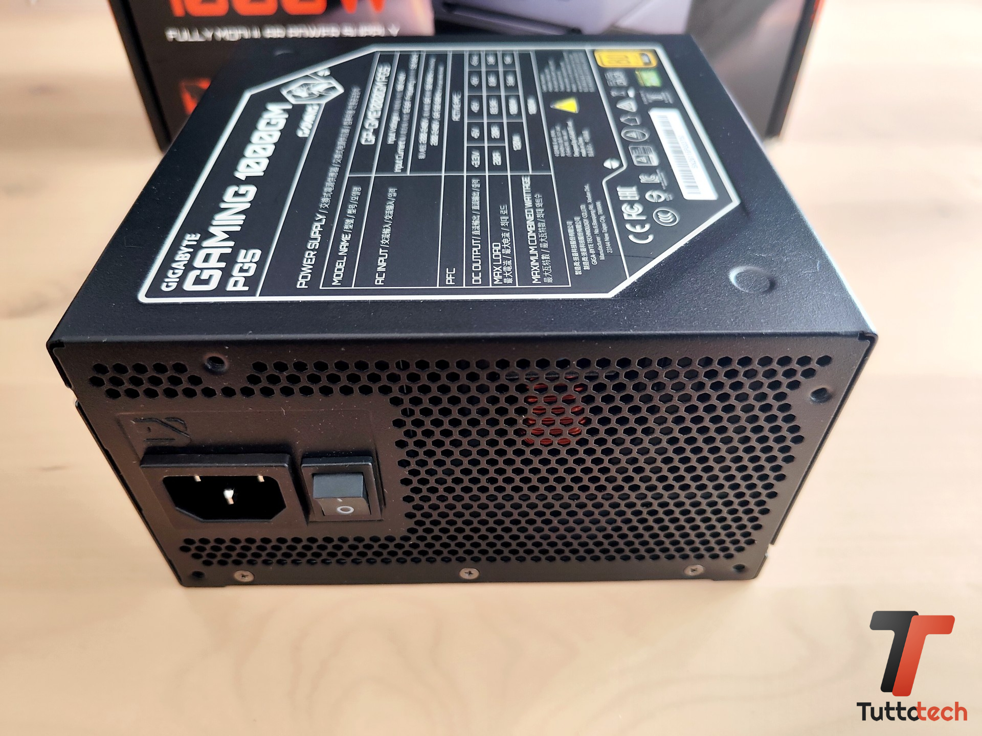 GIGABYTE Gaming 1000GM PG5-tt-10