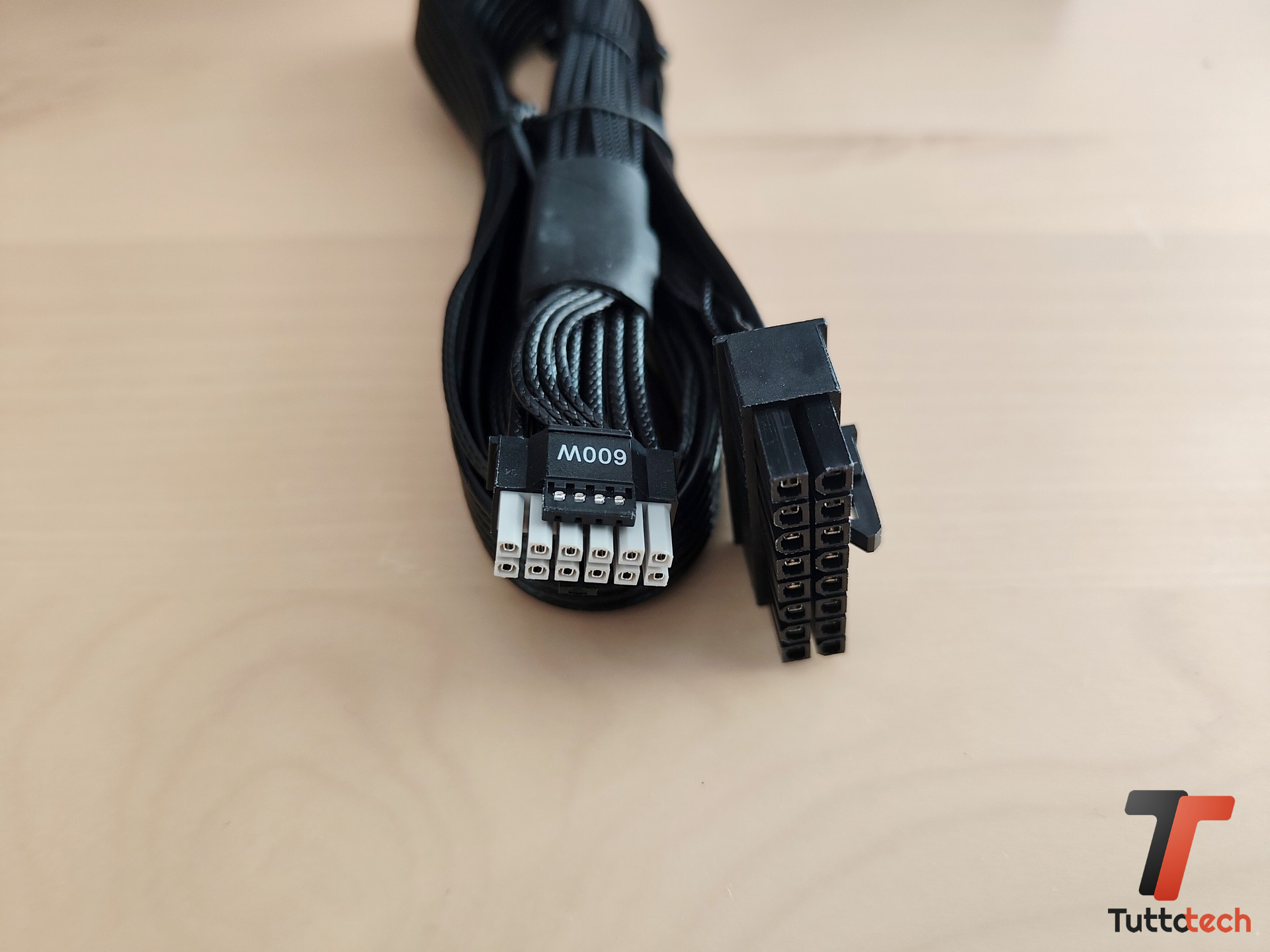 GIGABYTE Gaming 1000GM PG5-tt-15