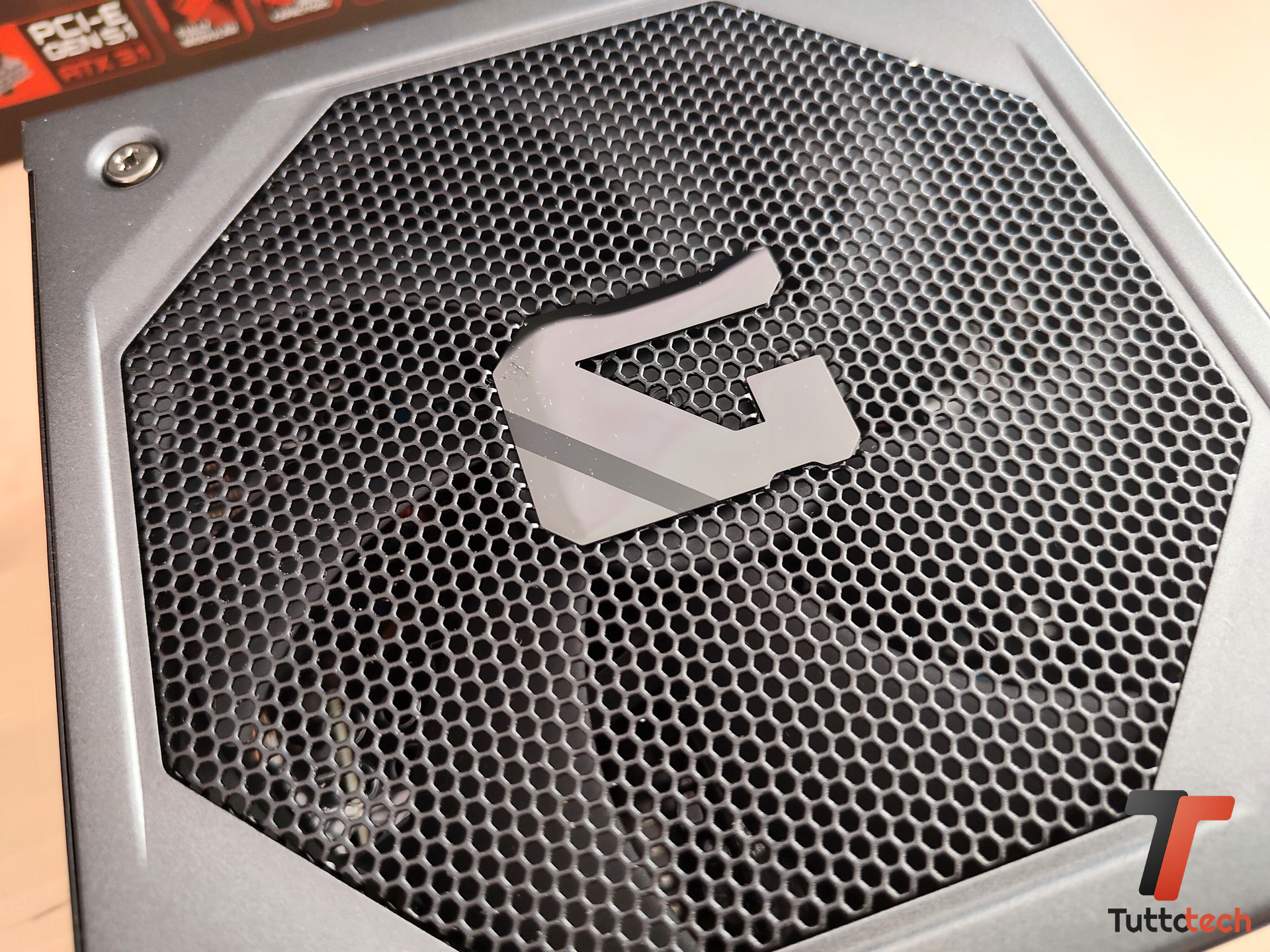 GIGABYTE Gaming 1000GM PG5-tt-7
