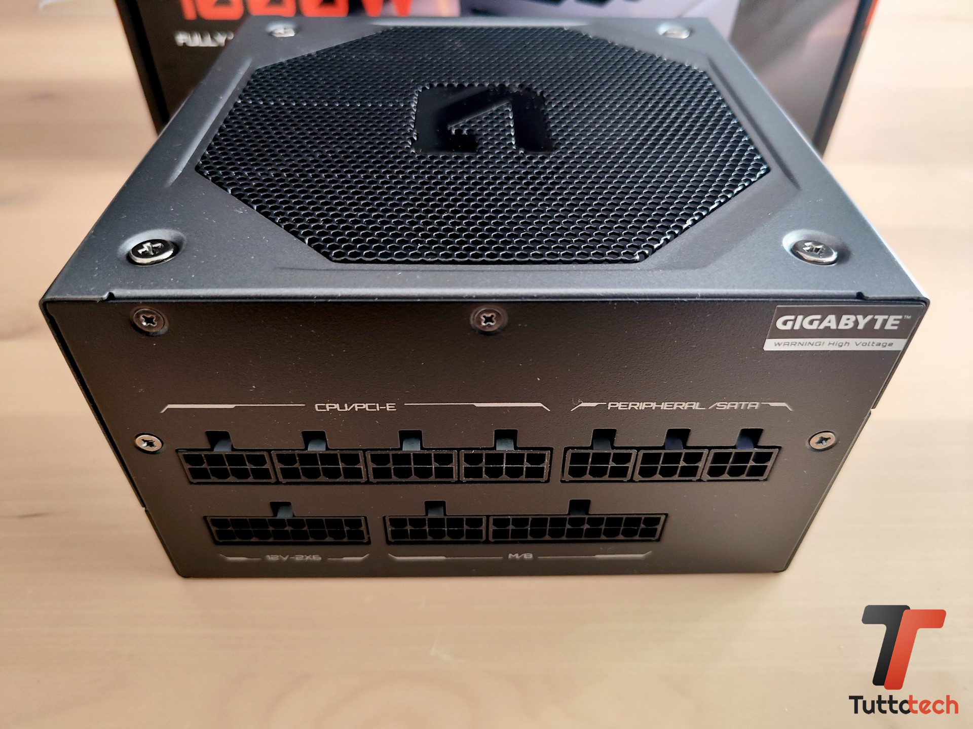 GIGABYTE Gaming 1000GM PG5-tt-8