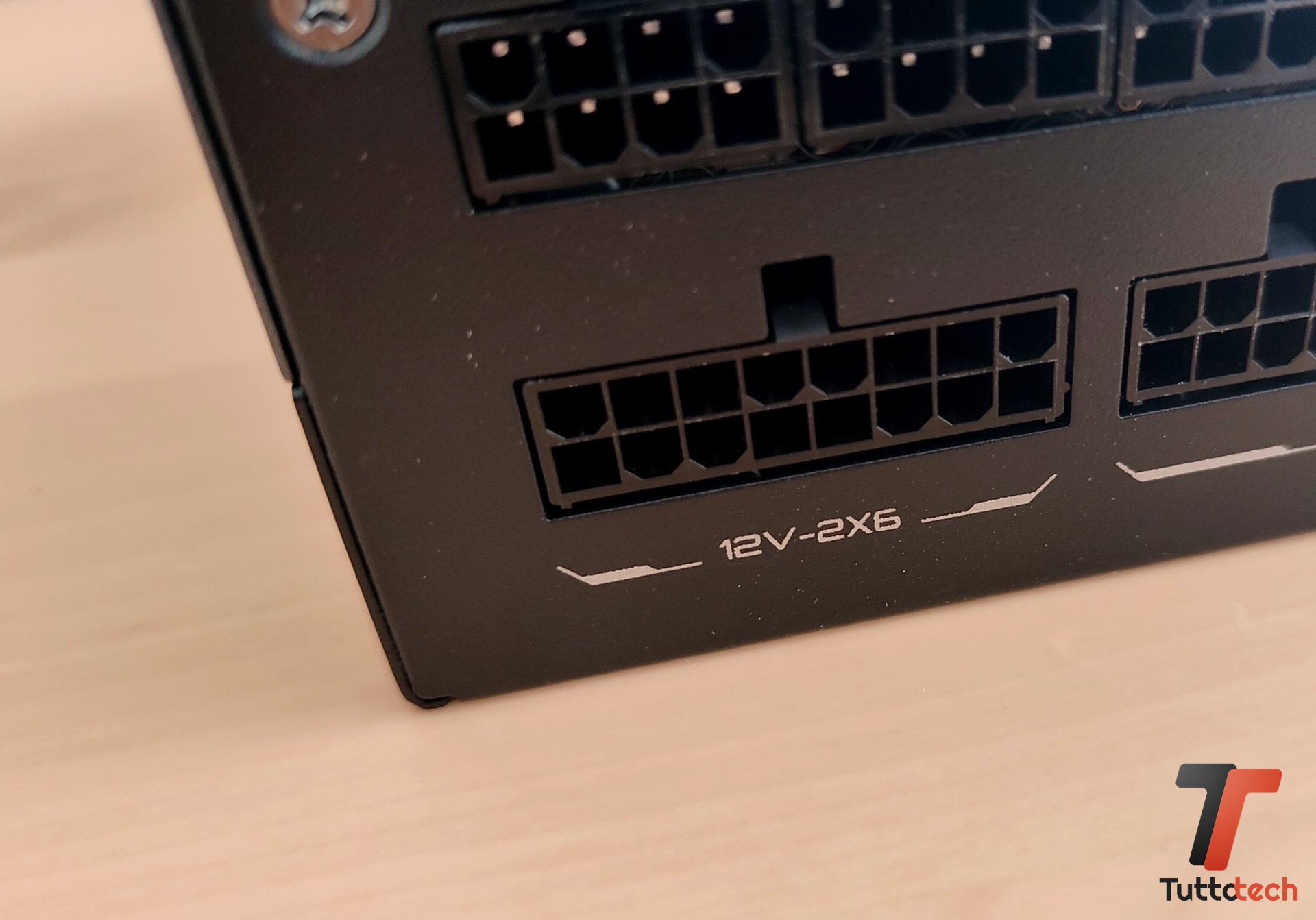 GIGABYTE Gaming 1000GM PG5-tt-9