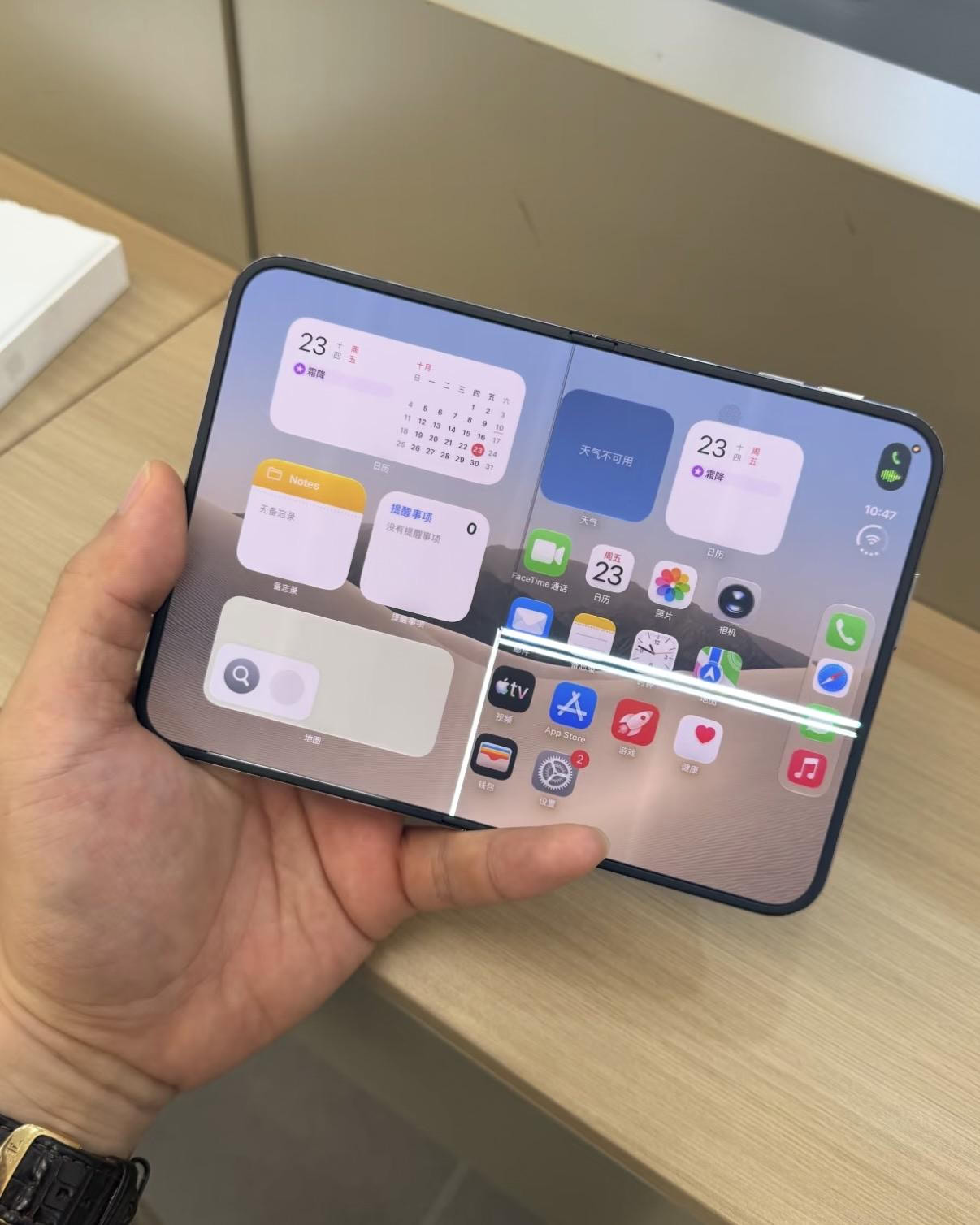 iPhone Duo, schermo incrinato alla piega dopo poche ore: le prime segnalazioni 2