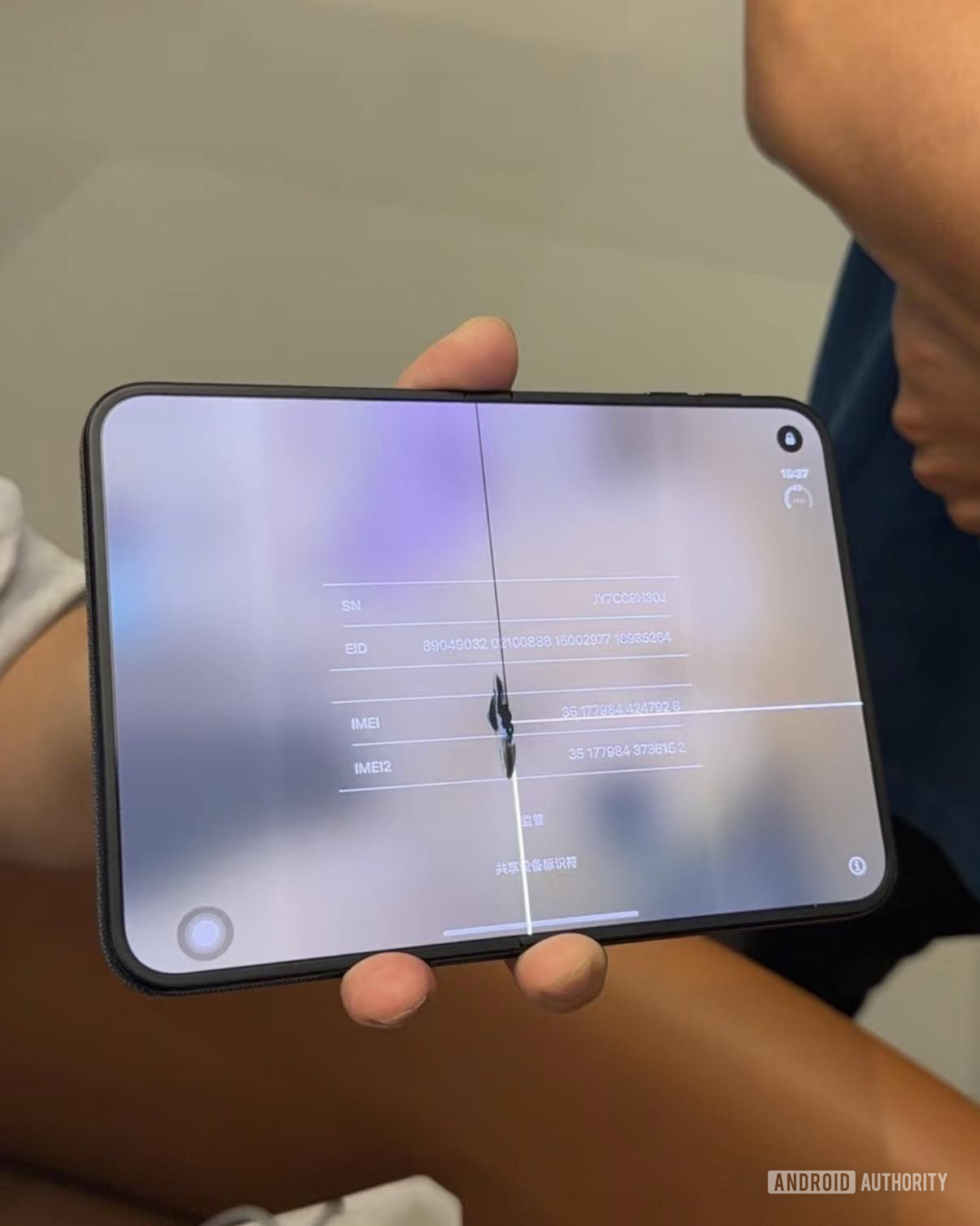 iPhone Duo, schermo incrinato alla piega dopo poche ore: le prime segnalazioni 1
