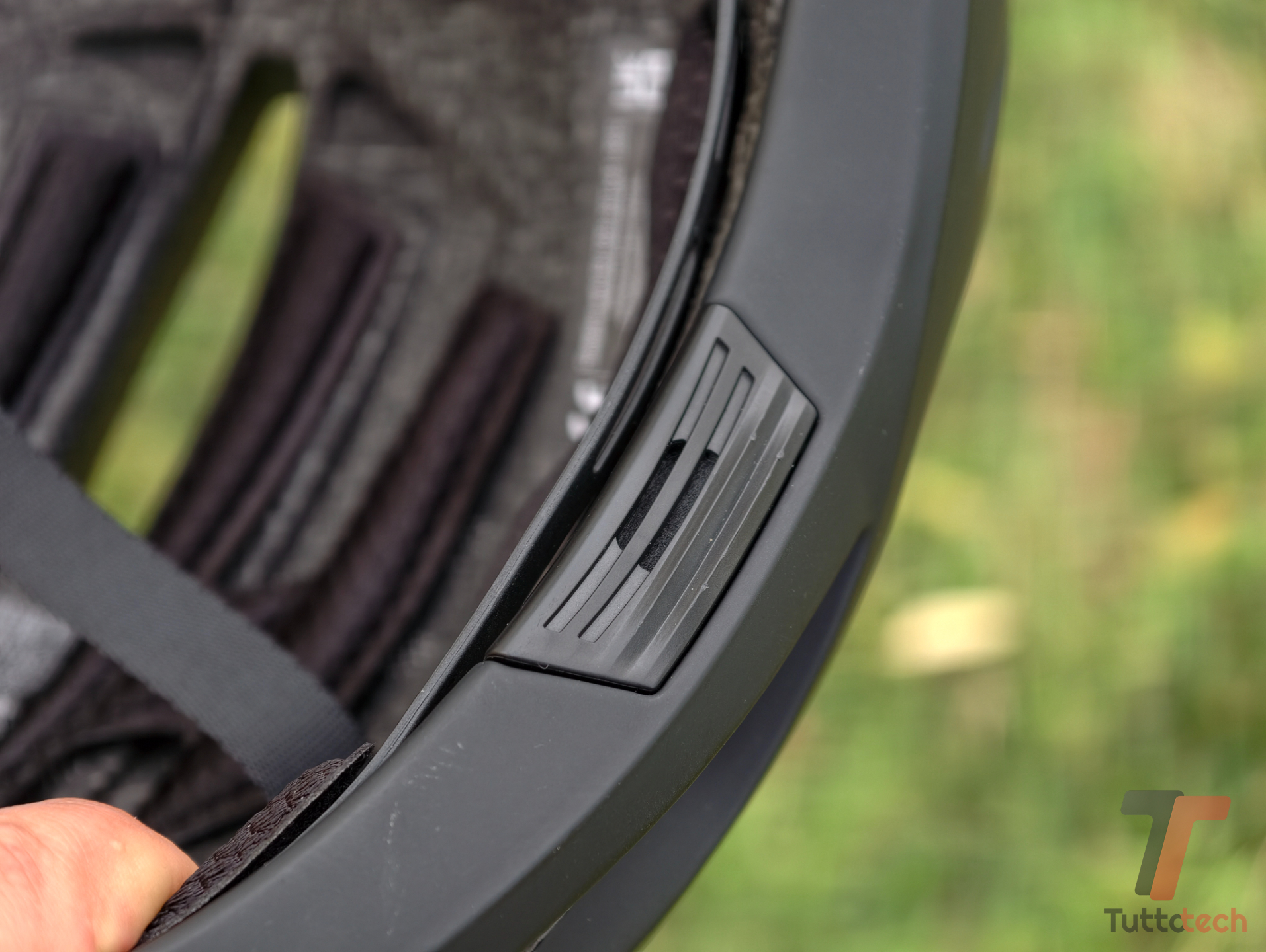 Recensione HJC SMARTRO, un casco da bici sicuro, smart e con interfono integrato 7