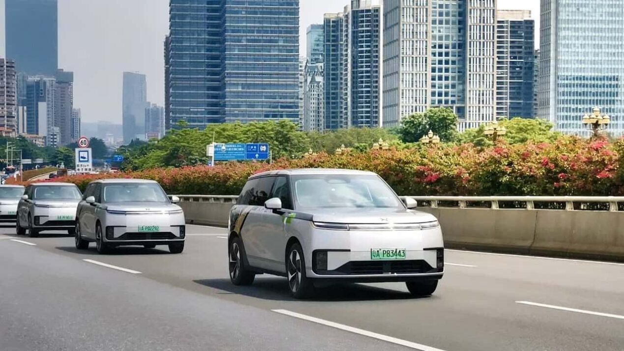 Xpeng YOYO, il robotaxi senza LiDAR apre gli inviti ai test a Guangzhou