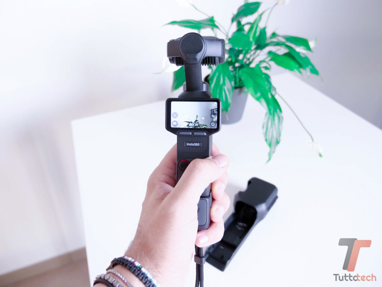 Recensione Insta360 Luna Ultra: il doppio obiettivo Leica arriva nella gimbal camera tascabile
