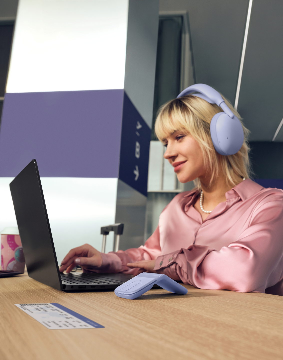 Logitech Zone Vibe Pro: le cuffie che uniscono ufficio e tempo libero, con ANC e microfoni AI 1