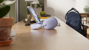 Logitech Zone Vibe Pro: le cuffie che uniscono ufficio e tempo libero, con ANC e microfoni AI 1