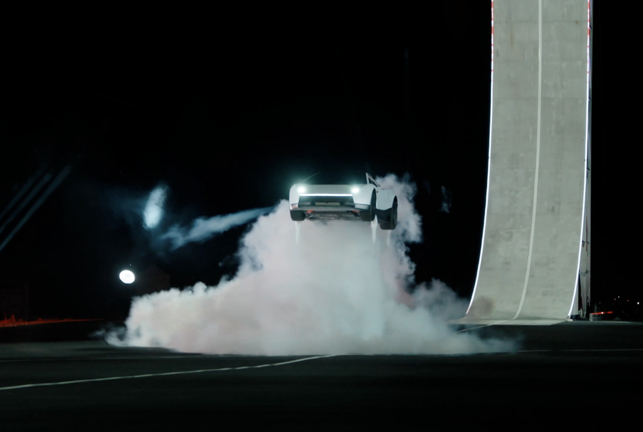 Tesla Roadster è ufficiale: vola, salta e fa persino i kickflip in aria, uscita nel 2028 (video)