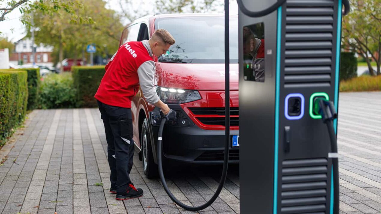 Miele ordina 840 Volkswagen Transporter elettrici per l'assistenza